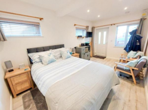 Cosy Coastal Getaway